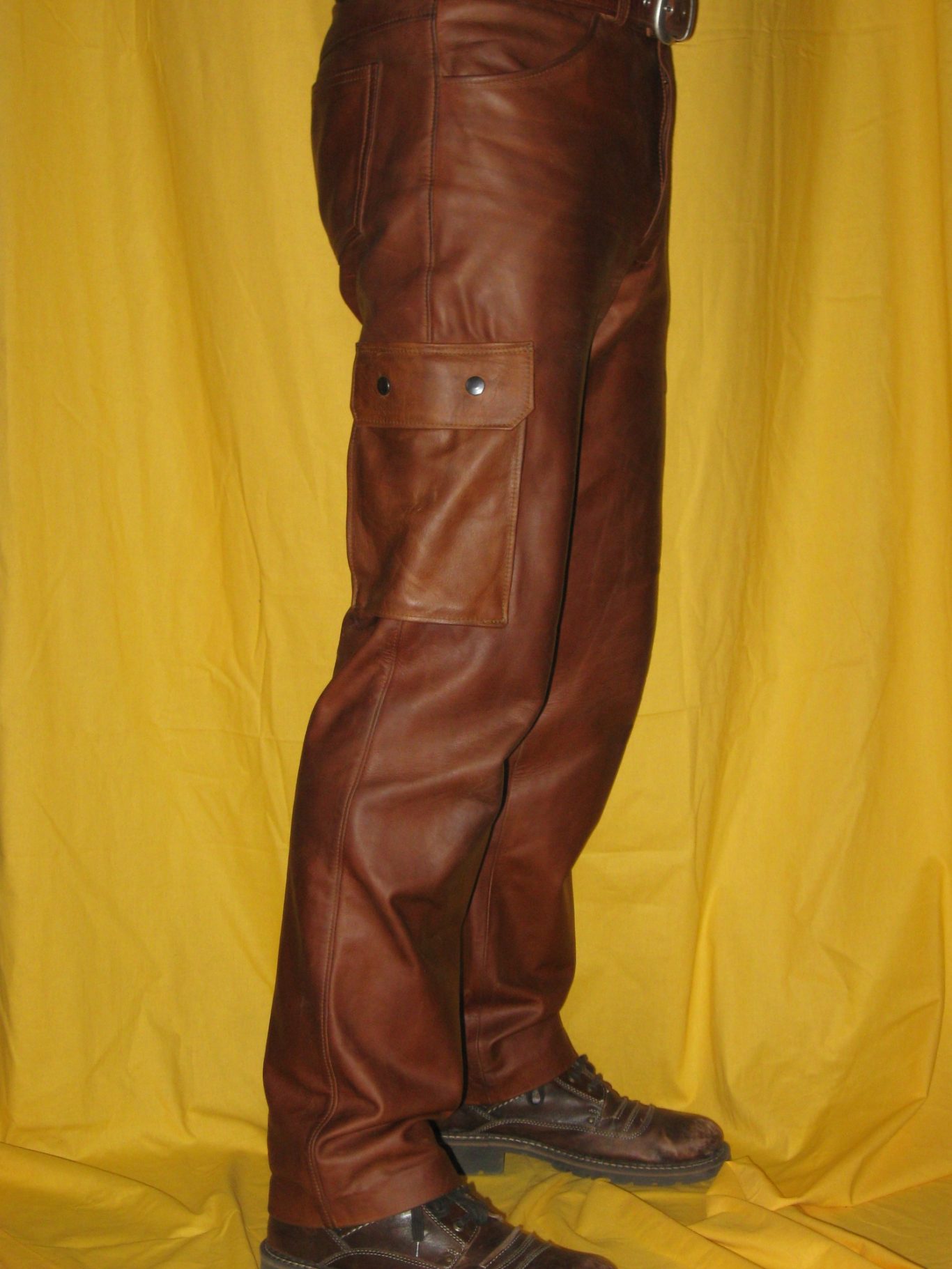 Lederhose mit Cargotaschen